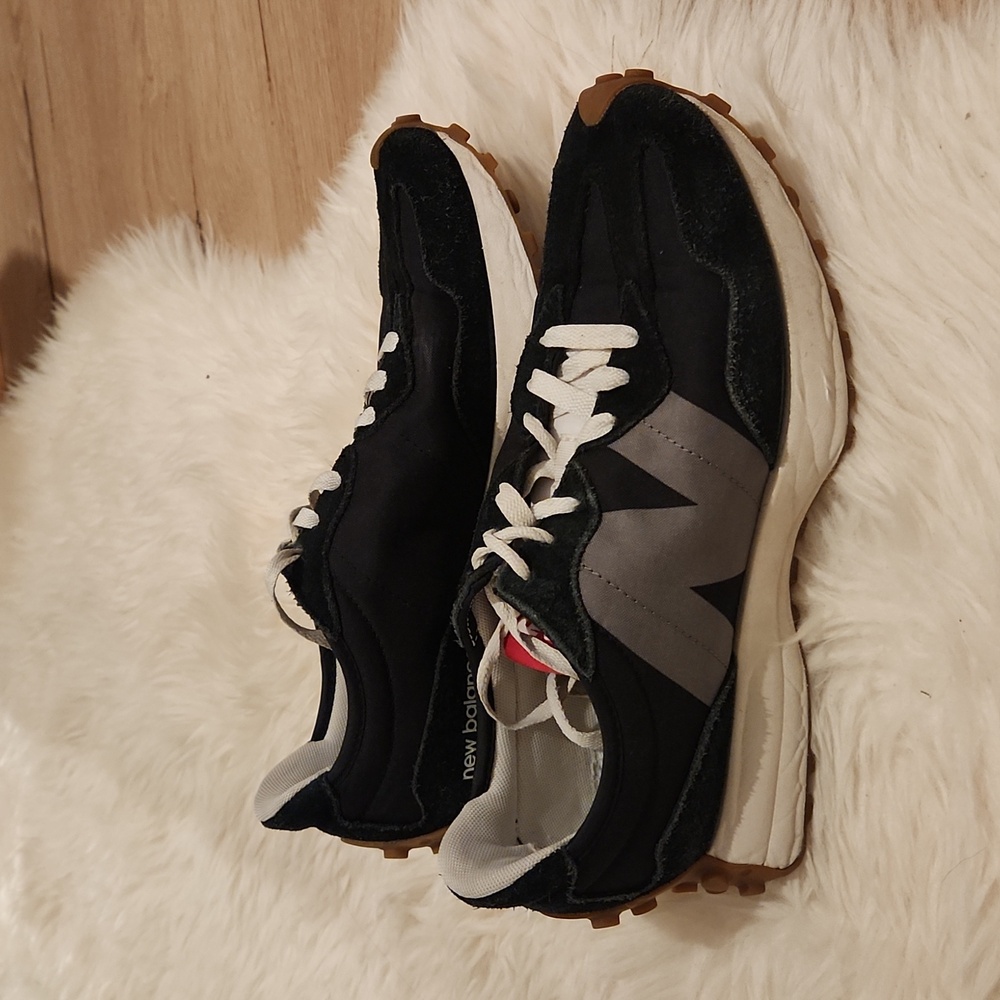 New Balance 327